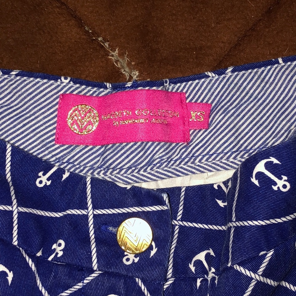 Shorts - Picture 3 of 3